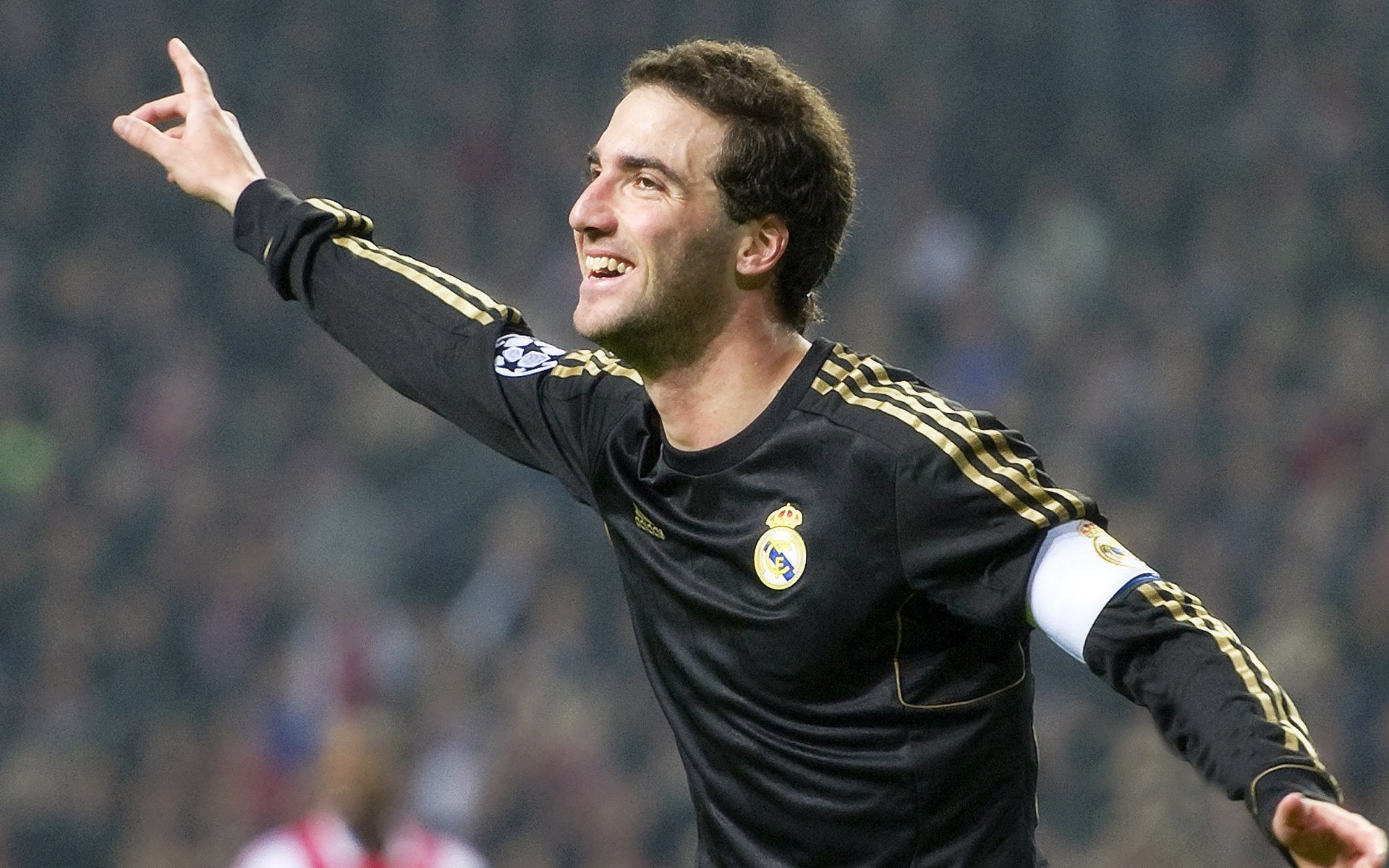 关于利拉德赛后谦逊发言登热搜，罗马险胜北京国安引发热议的信息